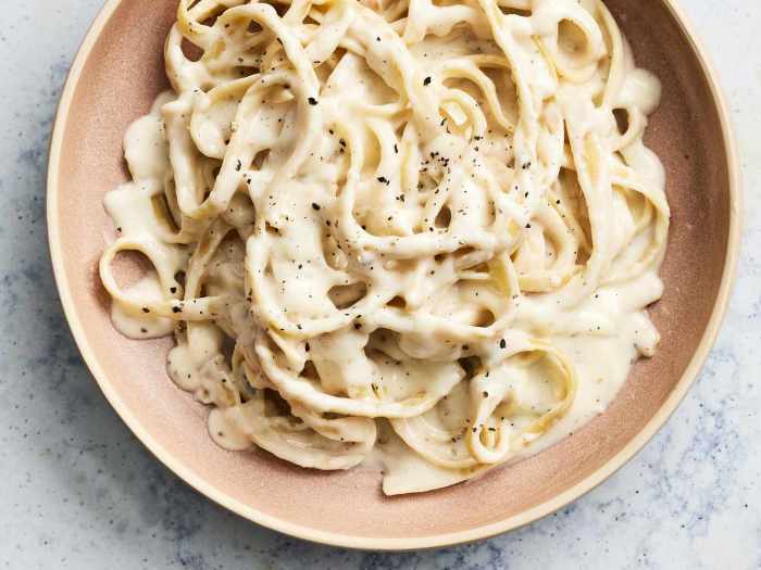 Alfredo sauce recipe with milk and cream cheese